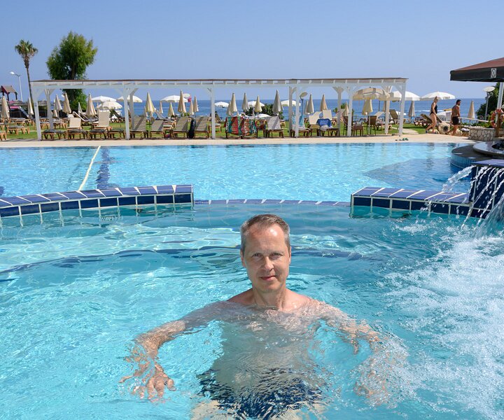 _DSC3584 Arto in the jacuzzi pool.