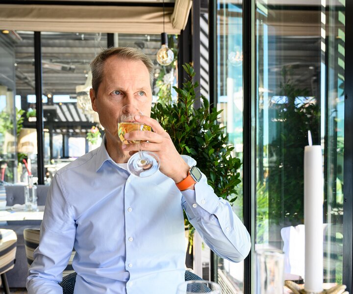 _DSC4270 Arto at Glashuset for lunch.