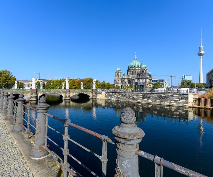 _DSC4471 View of the Berlin Cathedral (Berliner Dom) and the TV-tower (Fernsehturm).