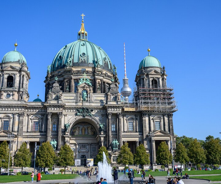 _DSC4475 The Berlin Cathedral (Berliner Dom) and the TV-tower (Fernsehturm).