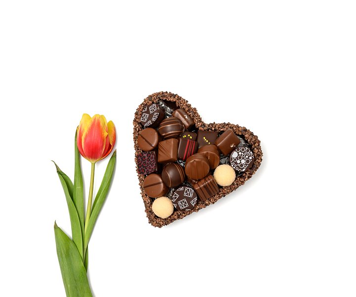 _DSC7457 Flower and chocolate heart for Valentine's.
