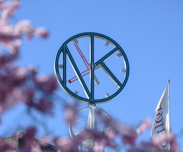 _DSC0472 The NK sign viewed from the cherry blossom in Kungsträdgården.