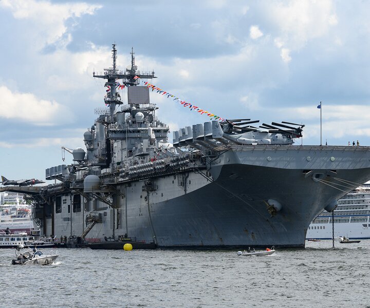 _DSC2955 An aircraft carrier in Stockholm.