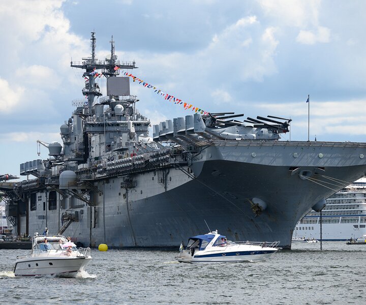 _DSC2958 An aircraft carrier in Stockholm.