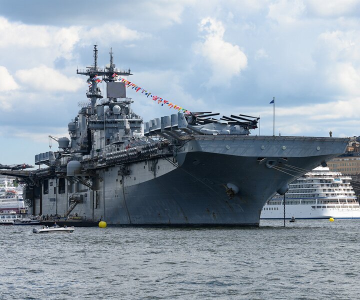 _DSC2969 An aircraft carrier in Stockholm.