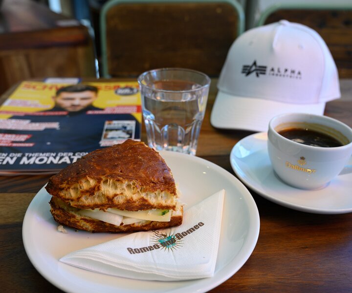 _DSC4461 Coffee time at Romeo und Romeo in Berlin.