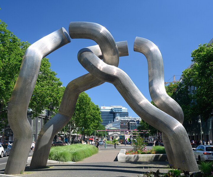 _DSC4486 The sculpture Berlin on Tauentzienstraße.
