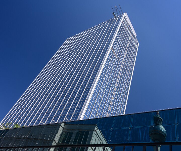 _DSC4500 At Alexanderplatz.