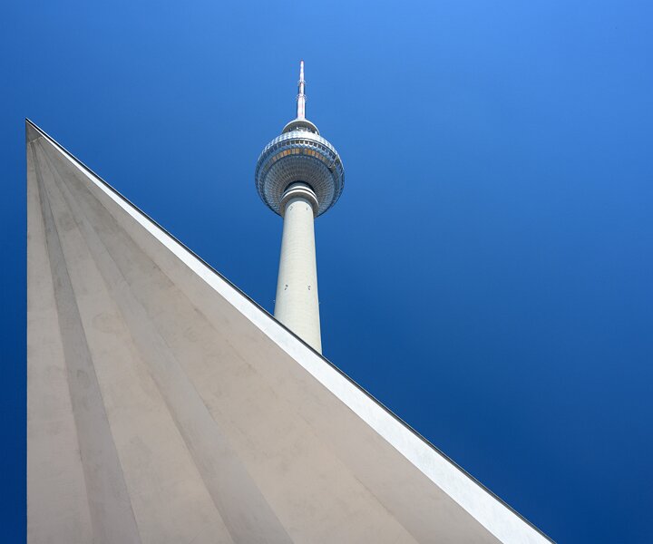 _DSC4518 The TV-tower (Fernsehturm) in Berlin.