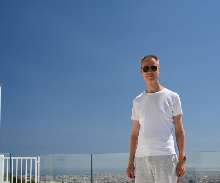 _DSC5085 Arto on the rooftop at the apartment in Limassol.