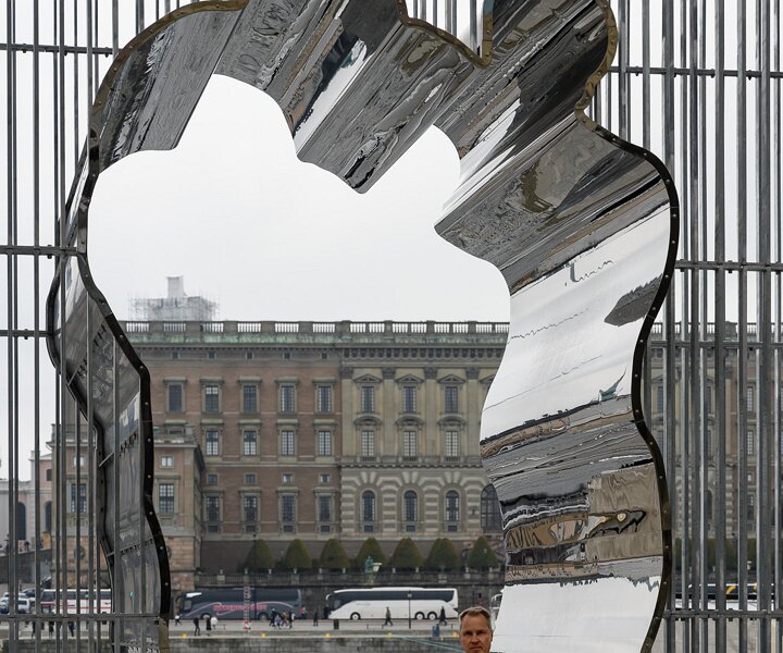 _DSC8823 Arto outside the Nationalmuseum on a grey day in October.