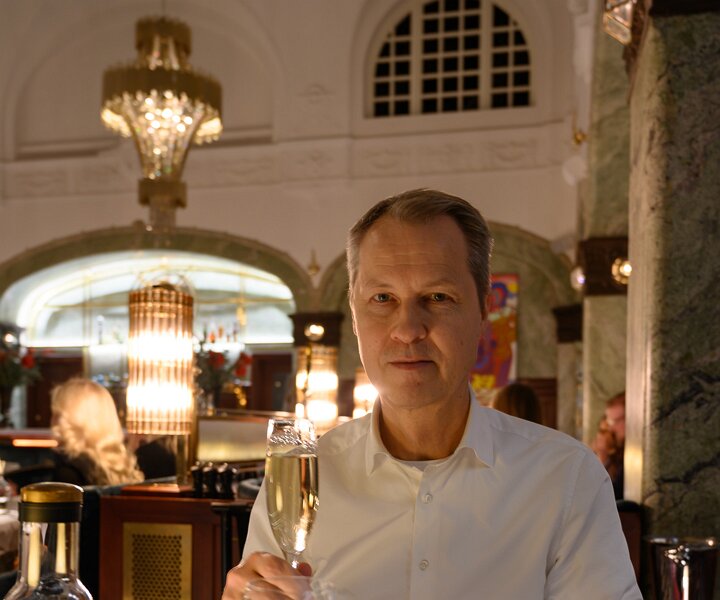 _DSC0247 Arto at Bank Hotel for dinner.