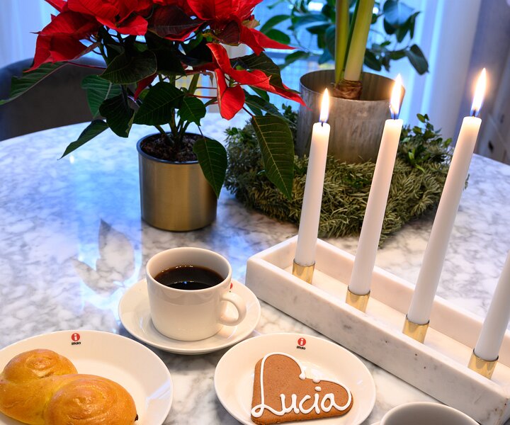 _DSC0420 Coffee time with lussekatter on Lucia day in the new apartment.